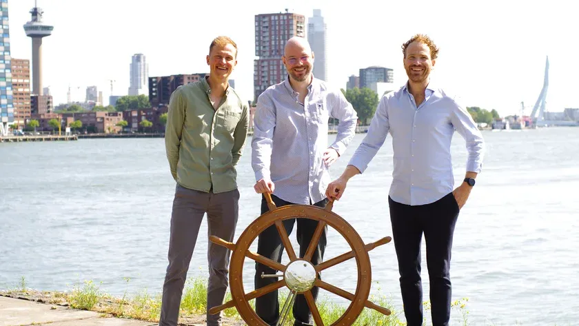 Michiel, Jeroen en Rowan van Dockworx aan de Maas in Rotterdam
